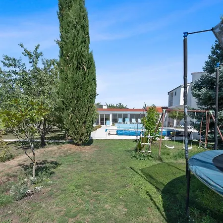 Almas With Swimming Pool, Tennis Court, Sauna, Gym, Grill House *
