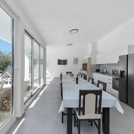 别墅 Almas With Swimming Pool, Tennis Court, Sauna, Gym, Grill House