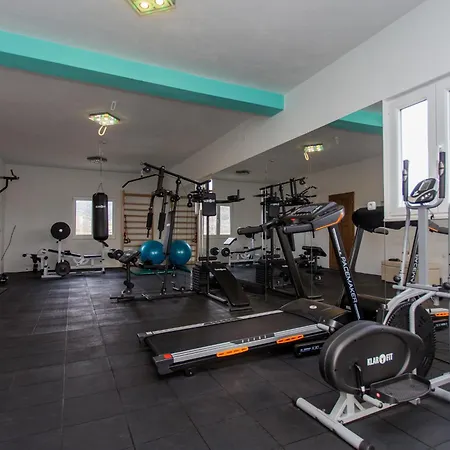 Almas With Swimming Pool, Tennis Court, Sauna, Gym, Grill House 别墅 Neoric