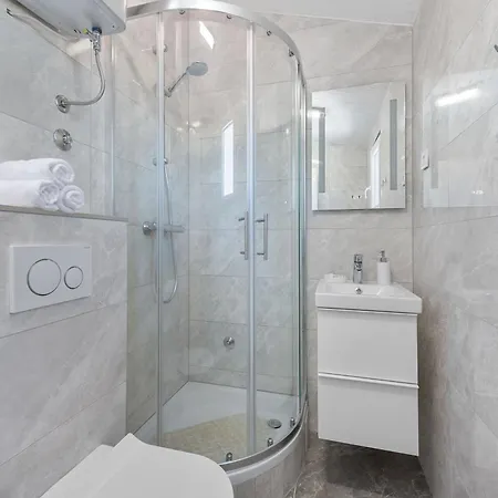 Almas With Swimming Pool, Tennis Court, Sauna, Gym, Grill House 别墅 Neoric