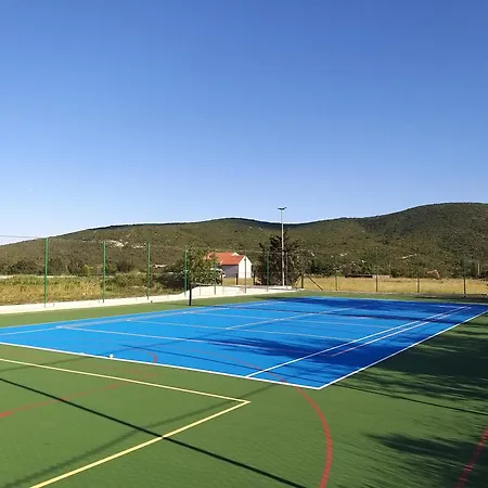 别墅 Almas With Swimming Pool, Tennis Court, Sauna, Gym, Grill House *