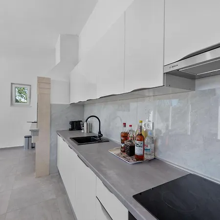 Almas With Swimming Pool, Tennis Court, Sauna, Gym, Grill House Neoric