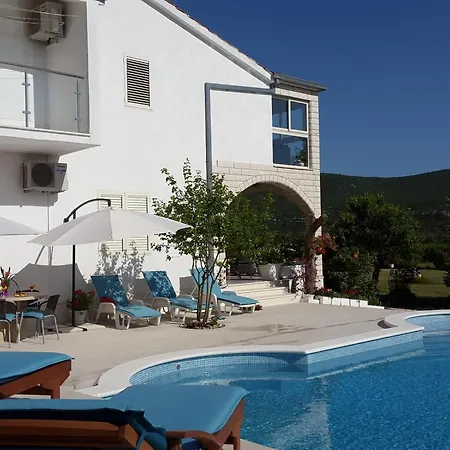 Almas With Swimming Pool, Tennis Court, Sauna, Gym, Grill House 别墅 *
