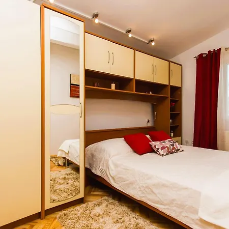 别墅 Almas With Swimming Pool, Tennis Court, Sauna, Gym, Grill House Neoric