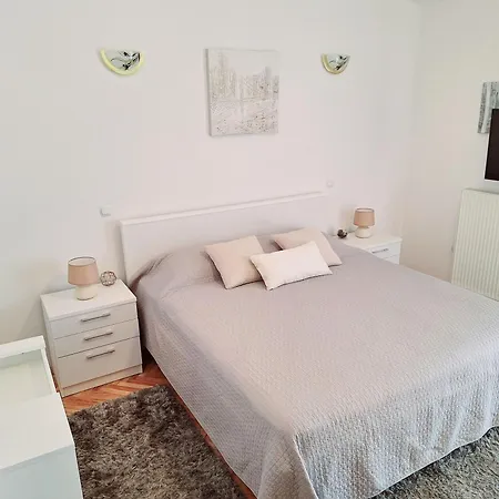 Almas With Swimming Pool, Tennis Court, Sauna, Gym, Grill House 别墅 Neoric